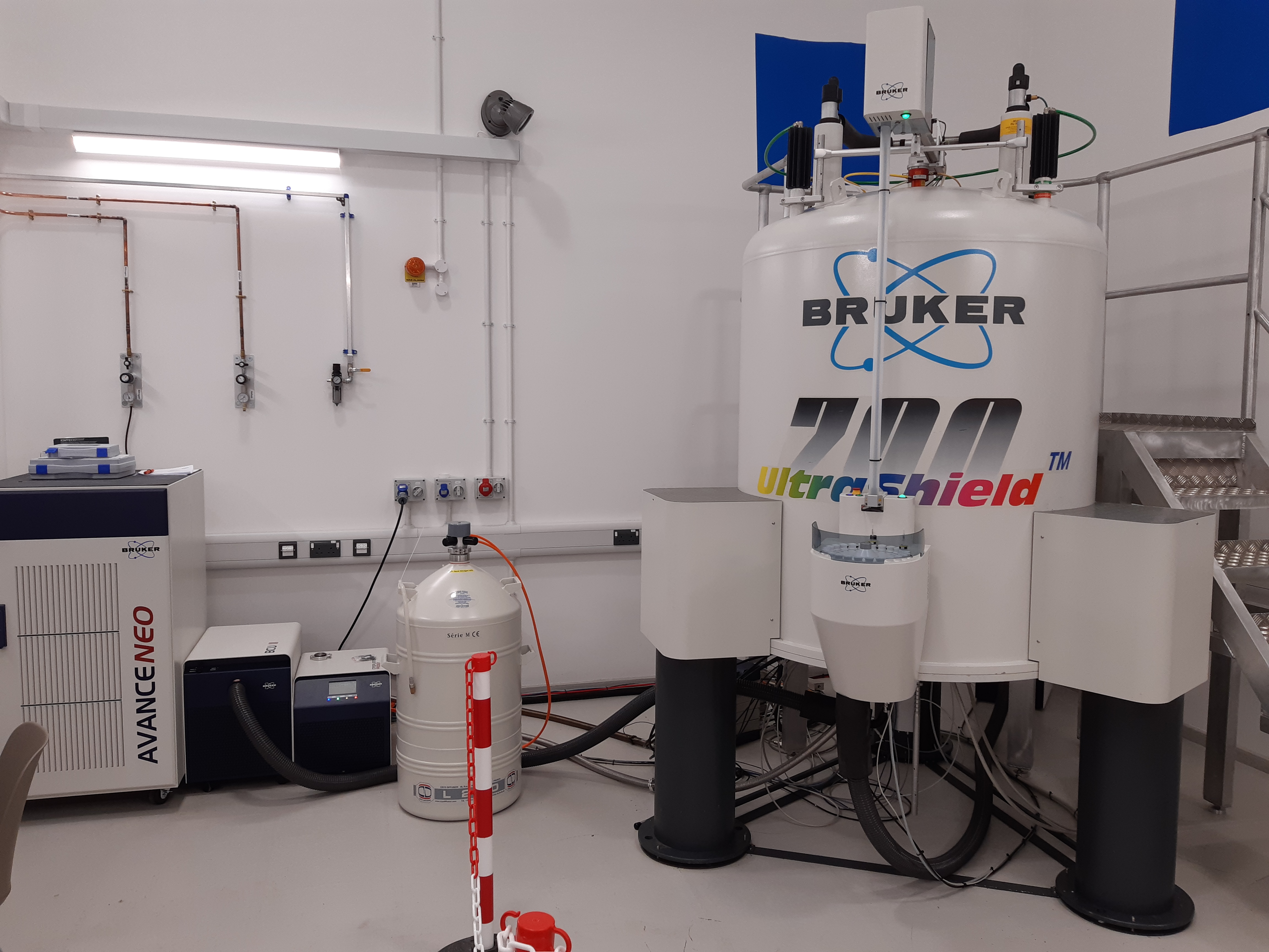 Image of the 700 MHz NMR spectrometer at York
